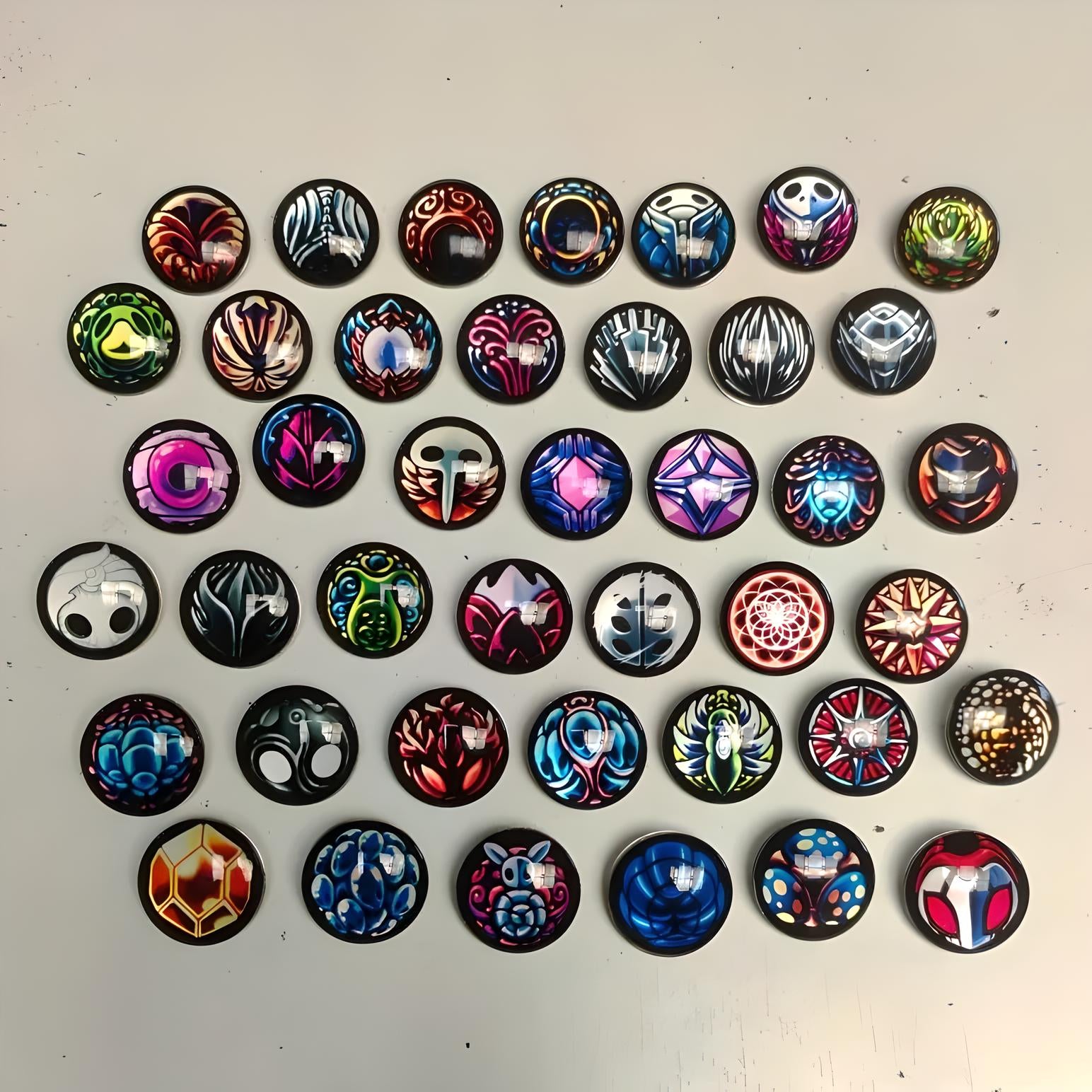 Close-up detail of Hollow Knight Magnetic Charm Set (2.5cm/1.0in), highlighting the paint quality.