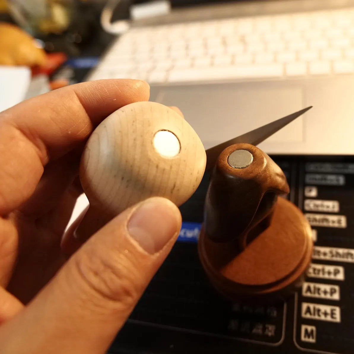 Suitable for Hollow Knight Solid Wood Cool Living Room Porch Desktop Ornament Creative Gift  Friends Cartpitol