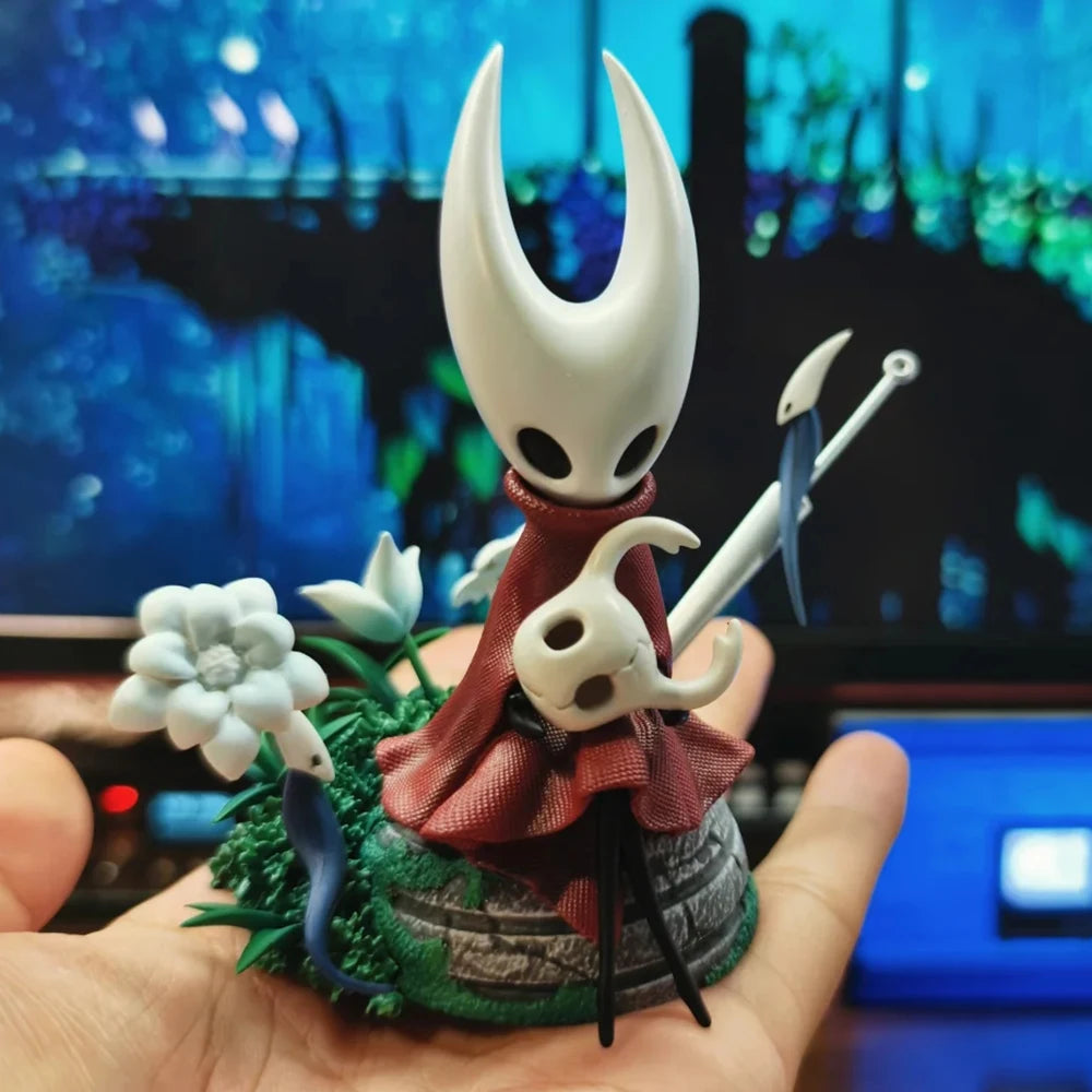 Detailed view of the Hornet and Knight figures in an action pose, ideal for the Silksong Merch collector.
